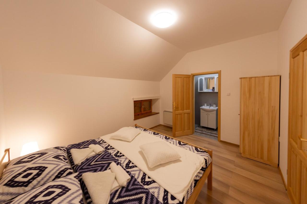 House Mate Villa Otocac Exterior photo